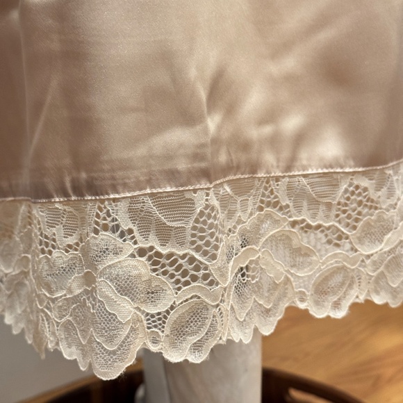 Babeyond Satin Robe Lace One Size Loungewear - Picture 3 of 10